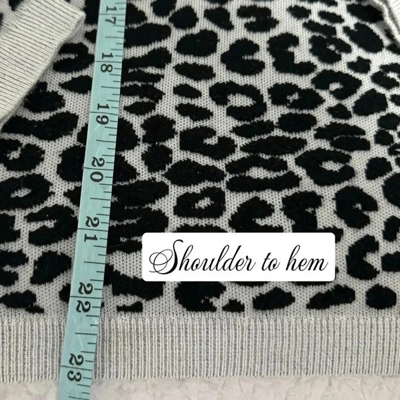 EXPRESS Animal Print Sweater Soft Stretch Long Sleeve Pull Over Women’s Small - Picture 10 of 11